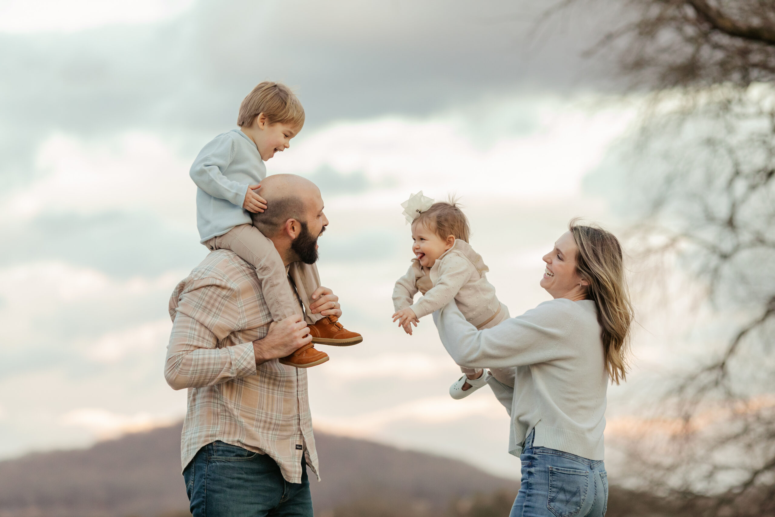 outdoor winter family photos in Smith Park in Brentwood, Tn.