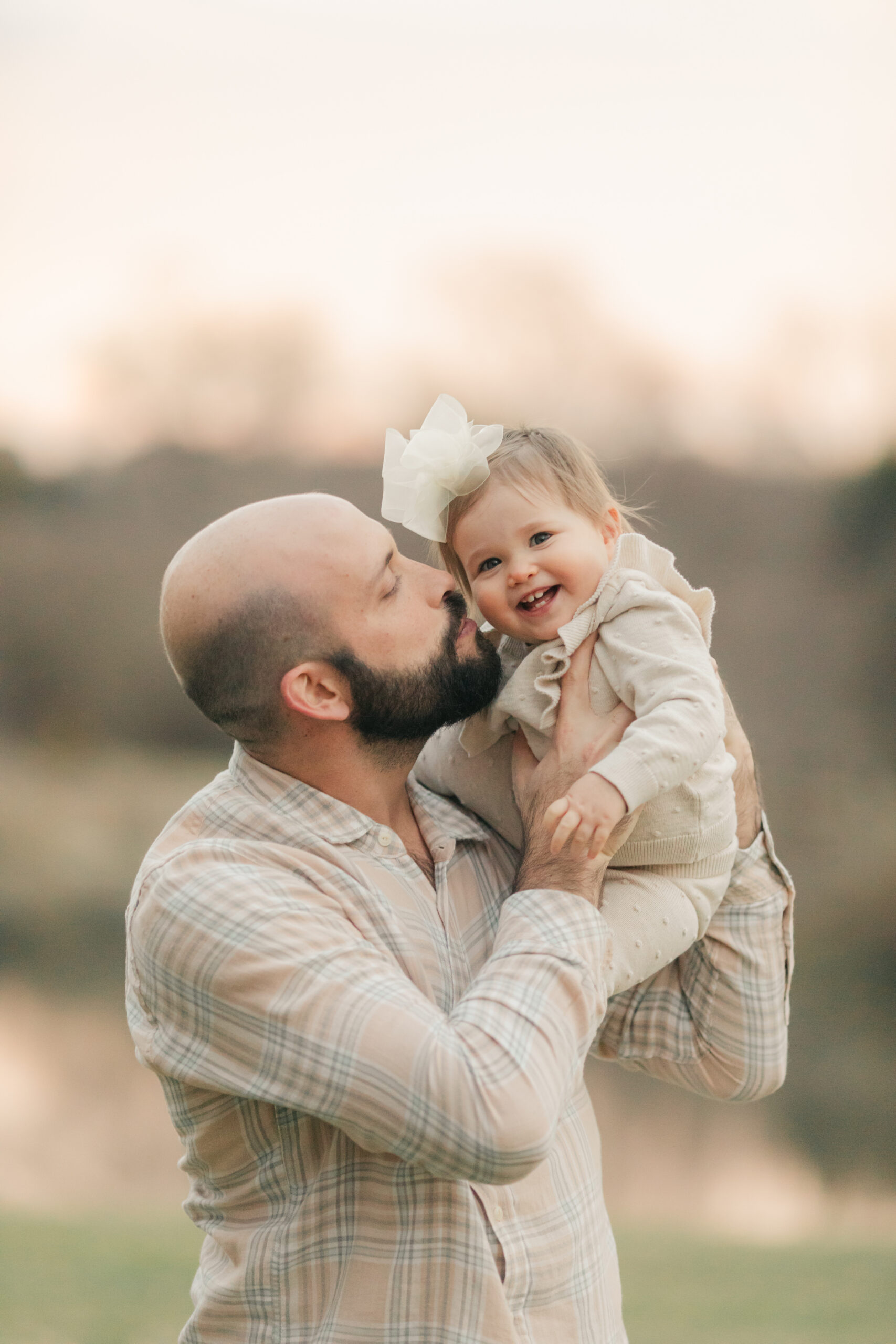 dad and baby girl. outdoor family photos