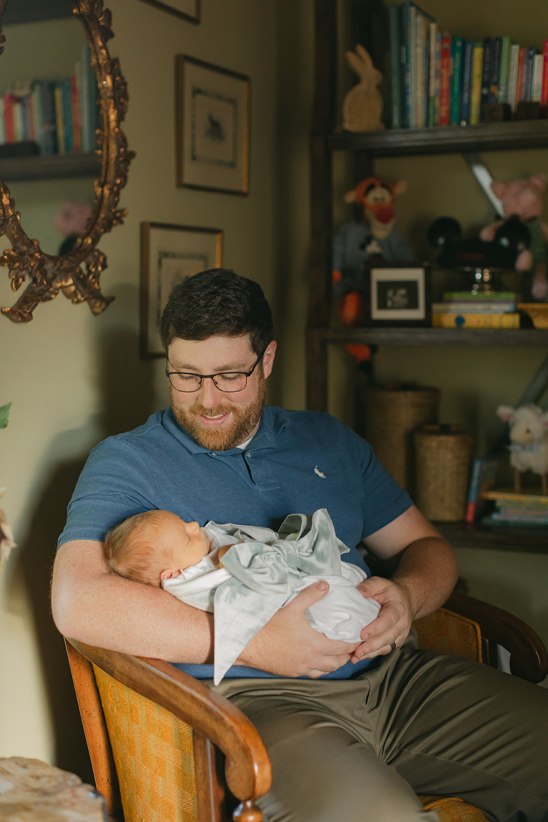 dad and newborn baby boy