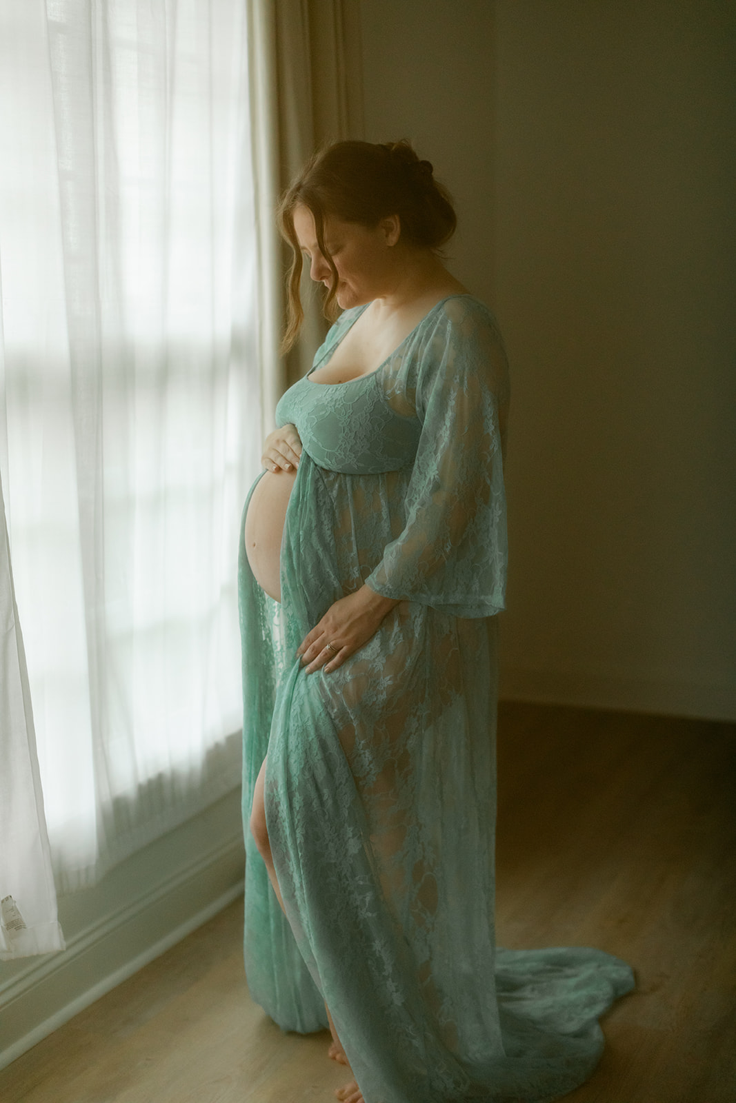dreamy solo maternity session