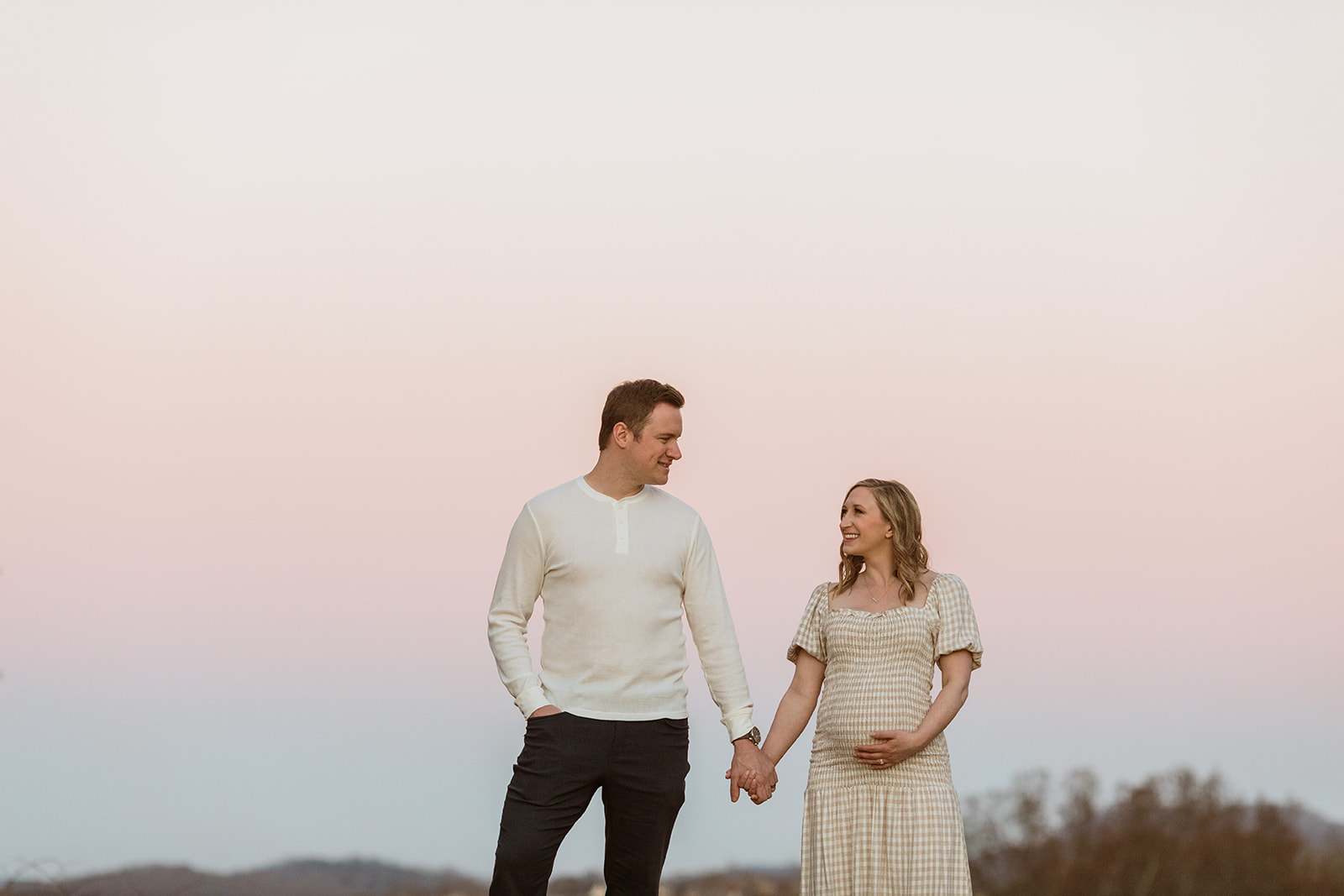 couple photo during maternity session