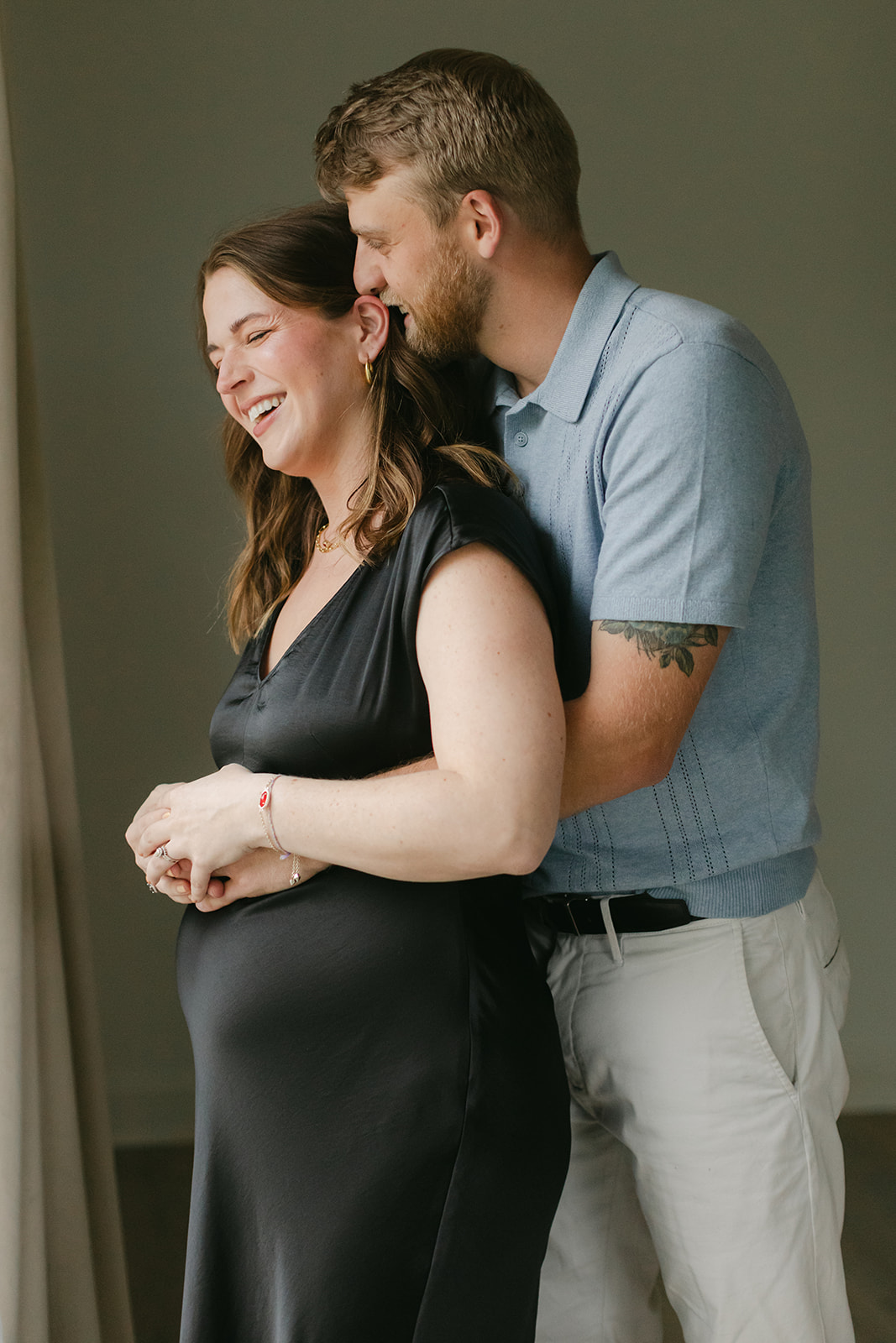 couple photo during maternity session