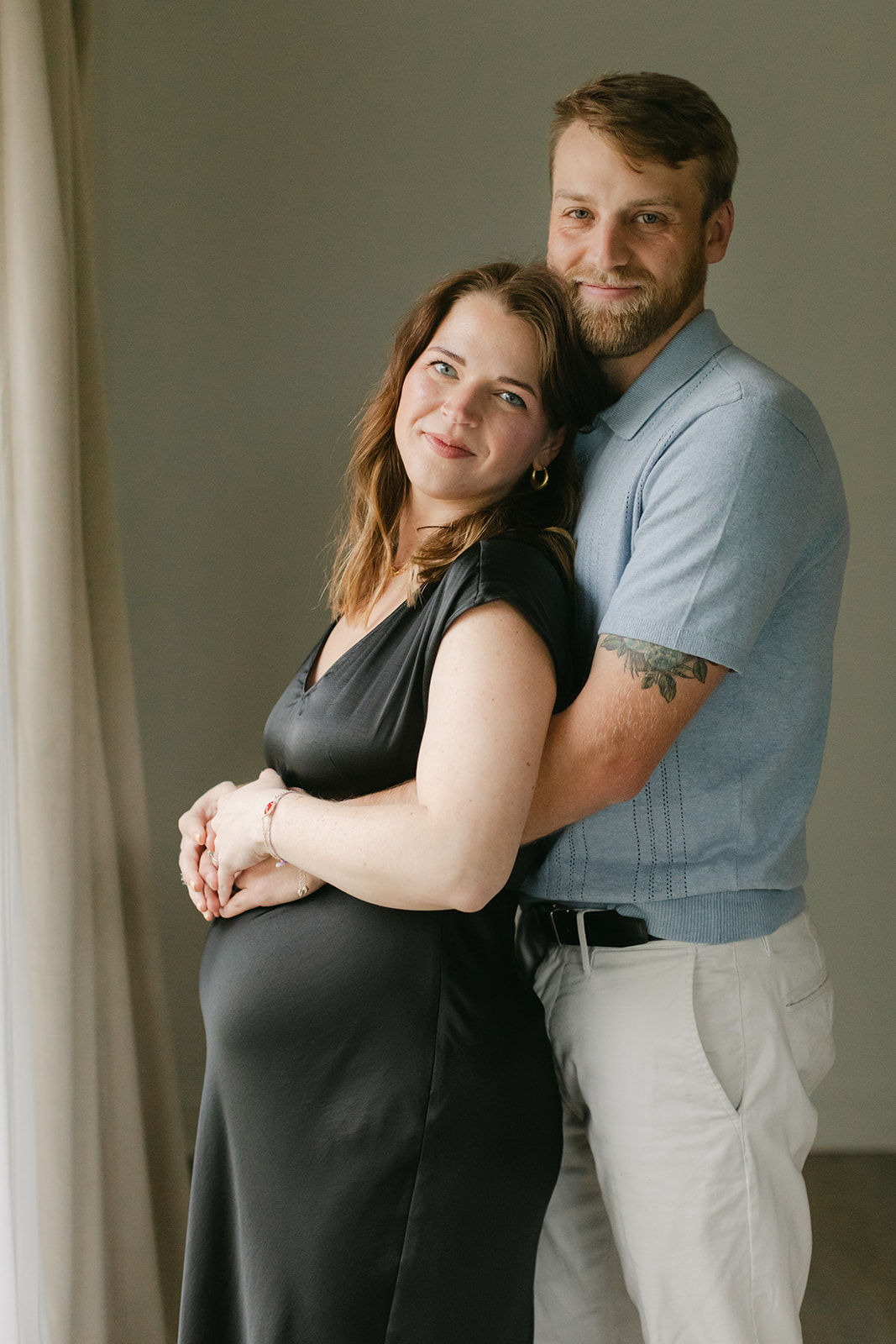 couple photo during maternity session