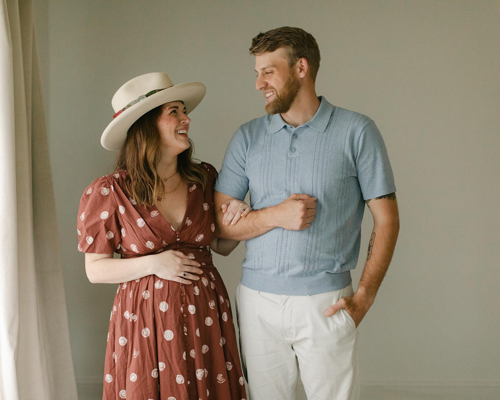 couple photo during maternity session