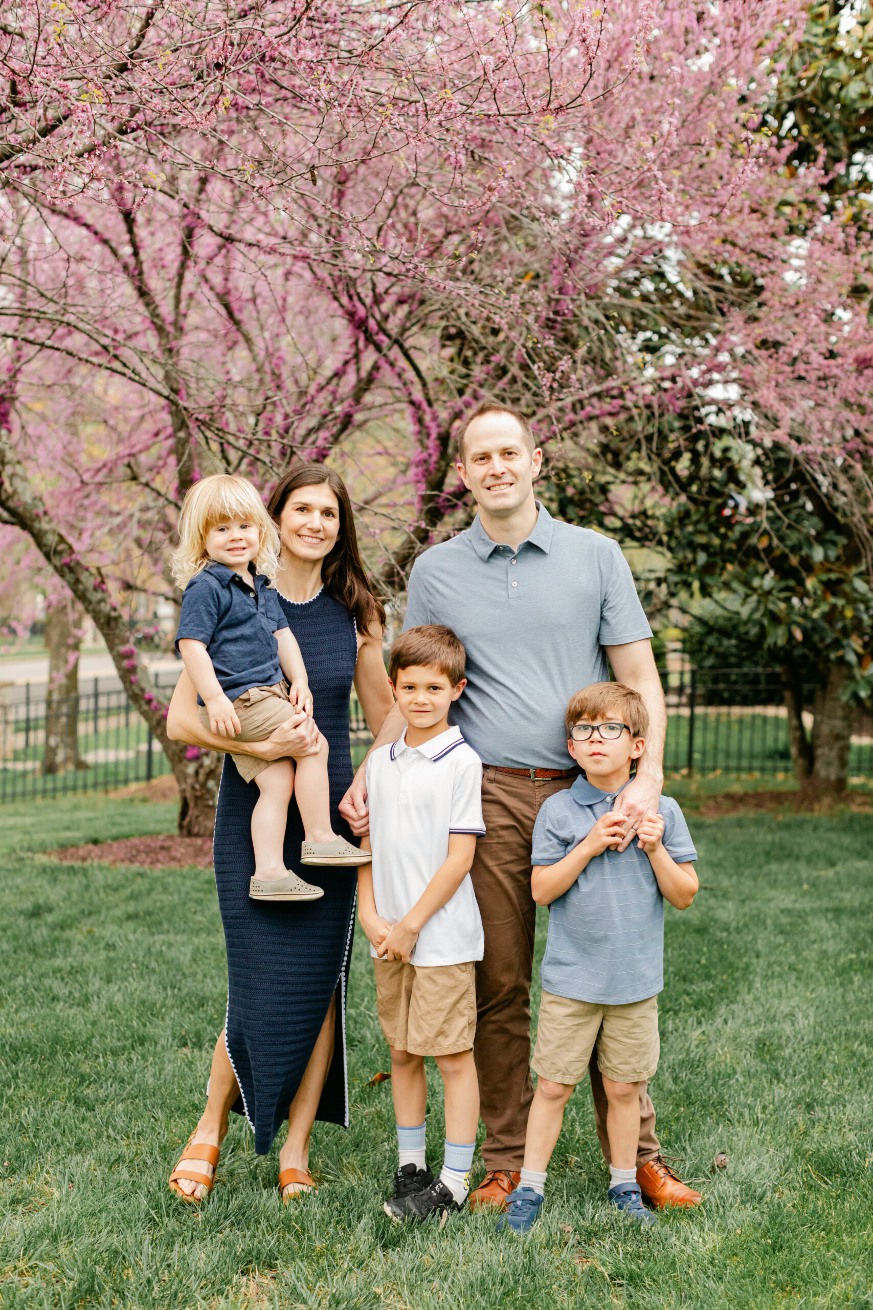 outdoor spring family photos