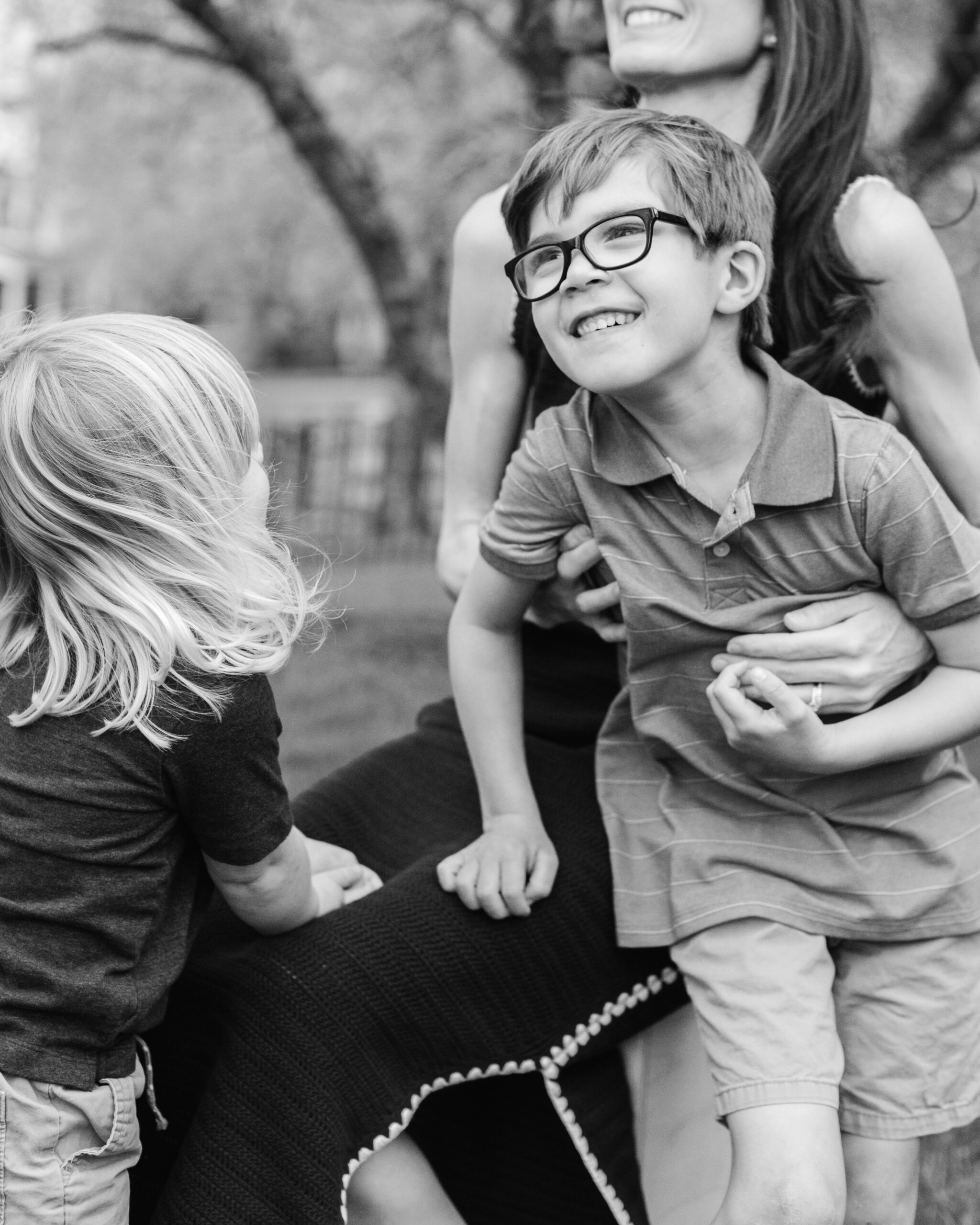 outdoor spring family photos. 