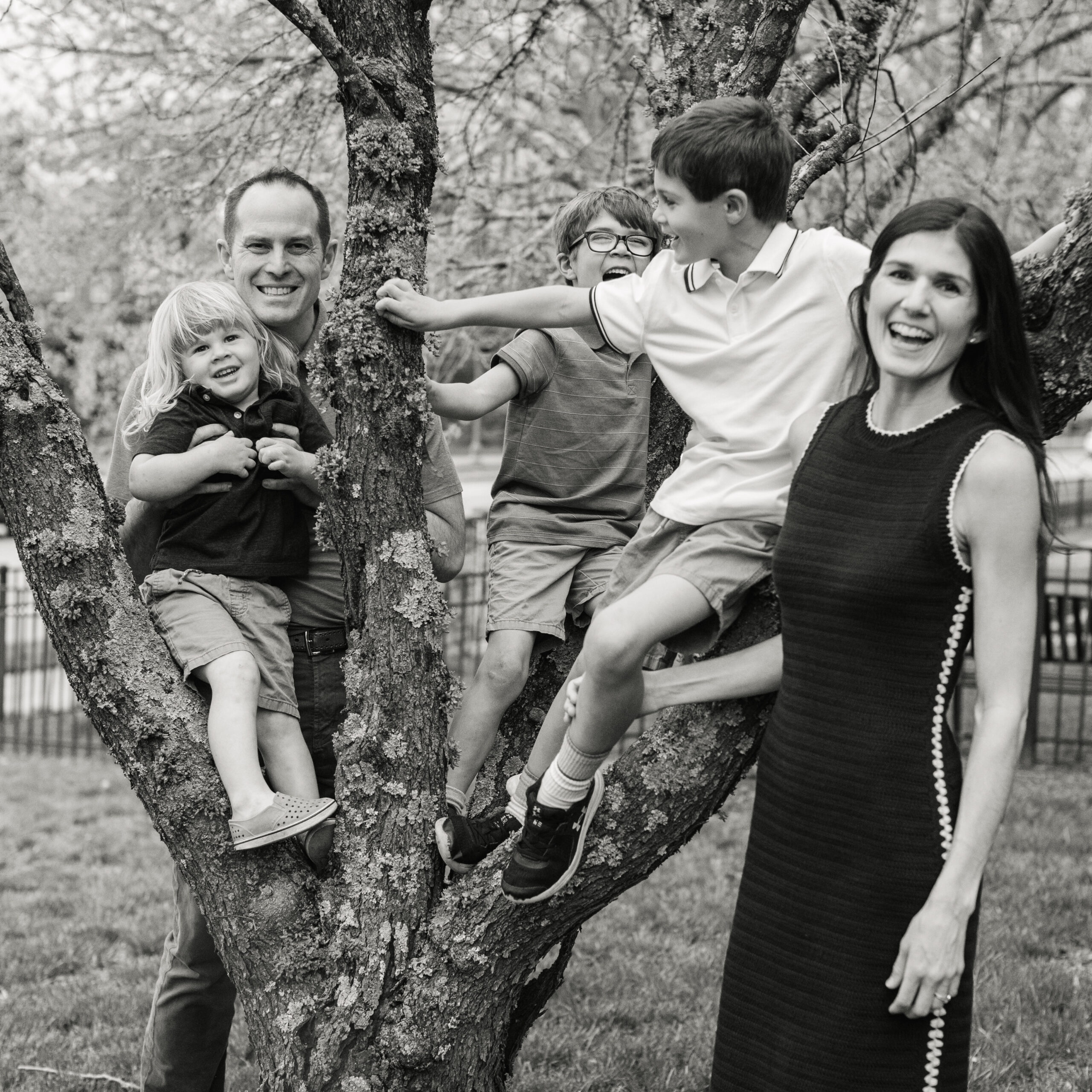 outdoor spring family photos. 