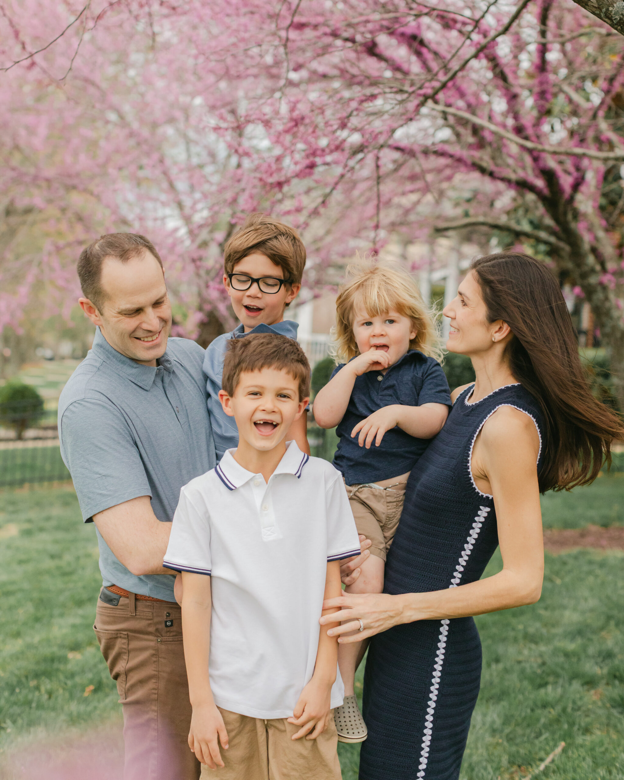 outdoor spring family photos