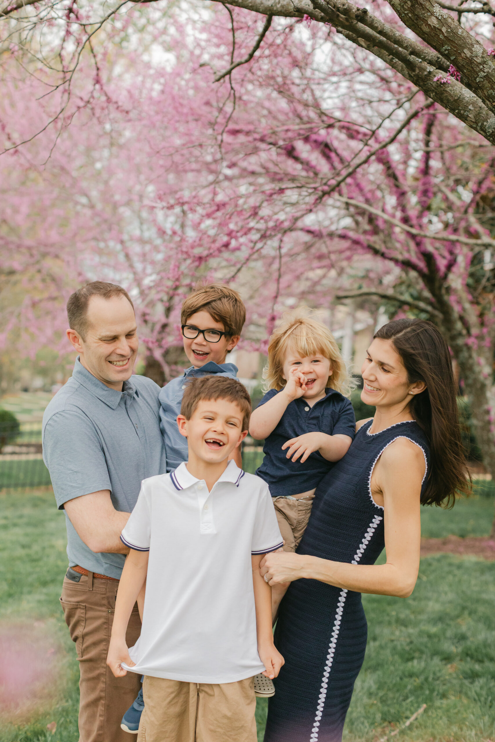 outdoor spring family photos. 