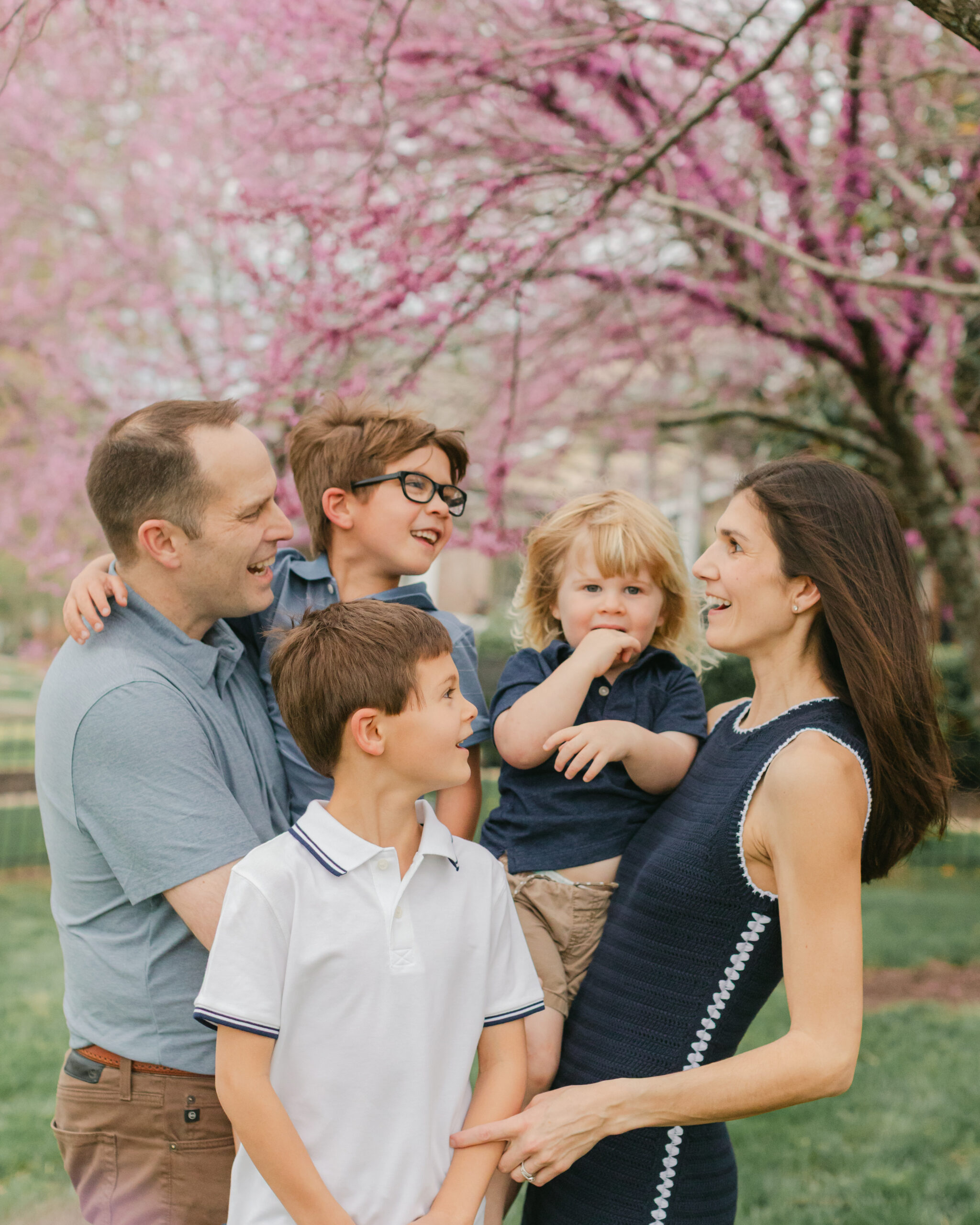 outdoor spring family photos