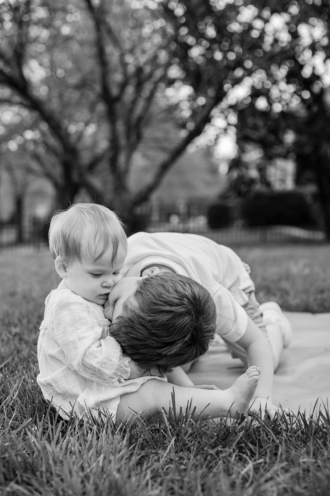 siblings photo during 1 year old milestone session