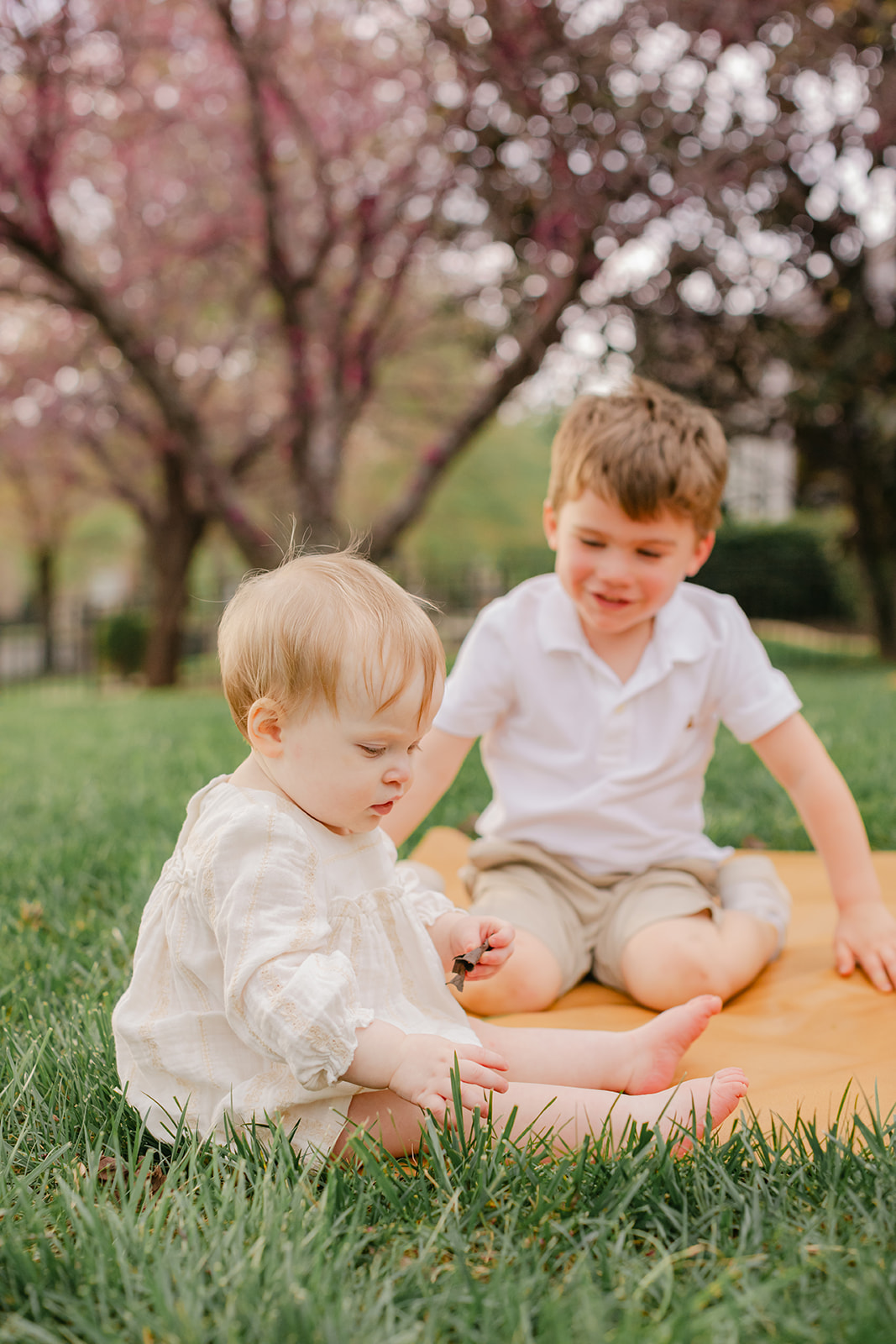 siblings photo during 1 year old milestone session
