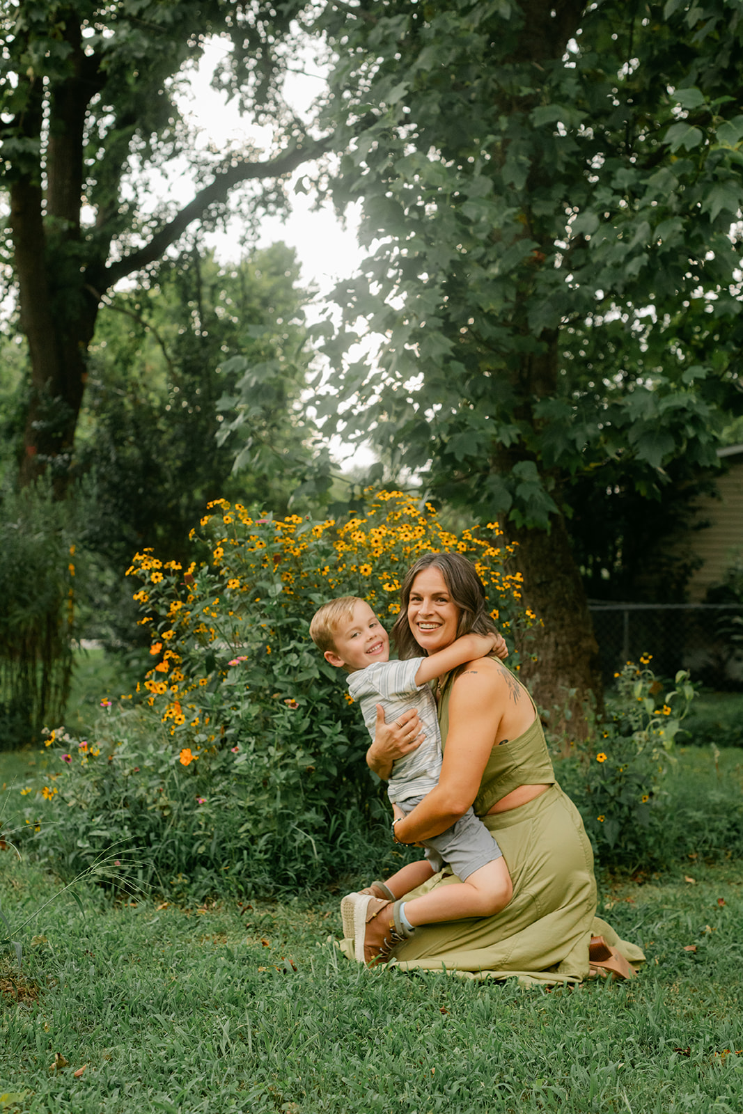 mama and son photo. garden photo sessions franklin tn