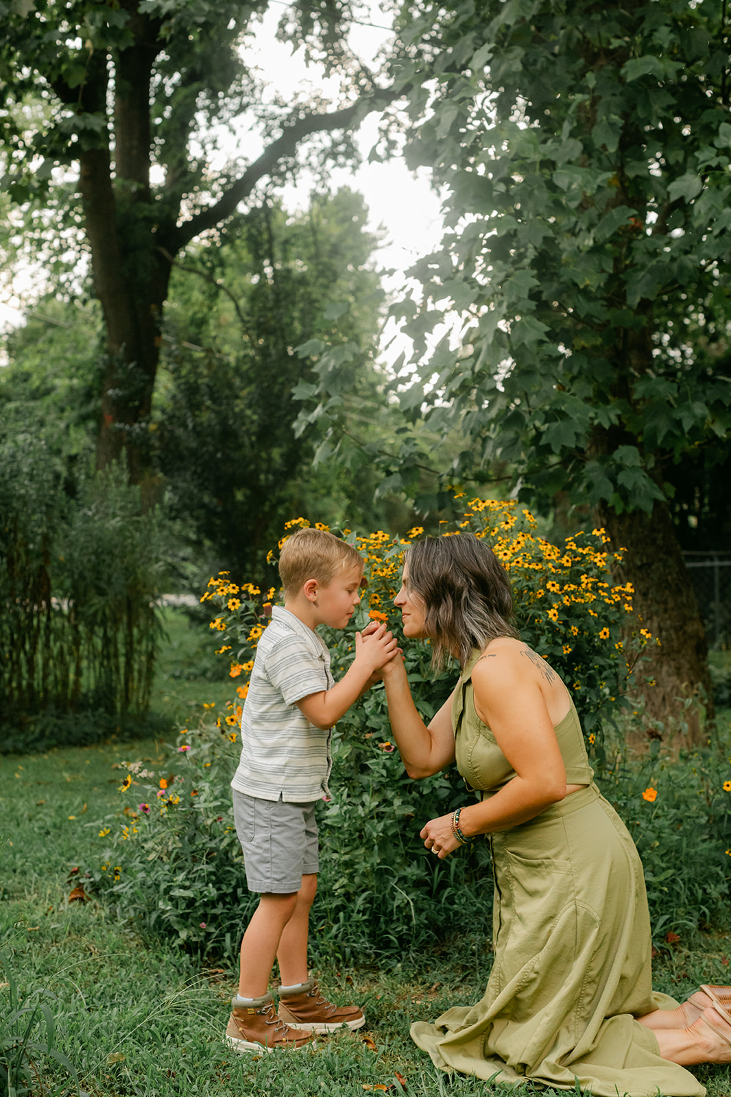 mama and son photo. garden photo sessions franklin tn