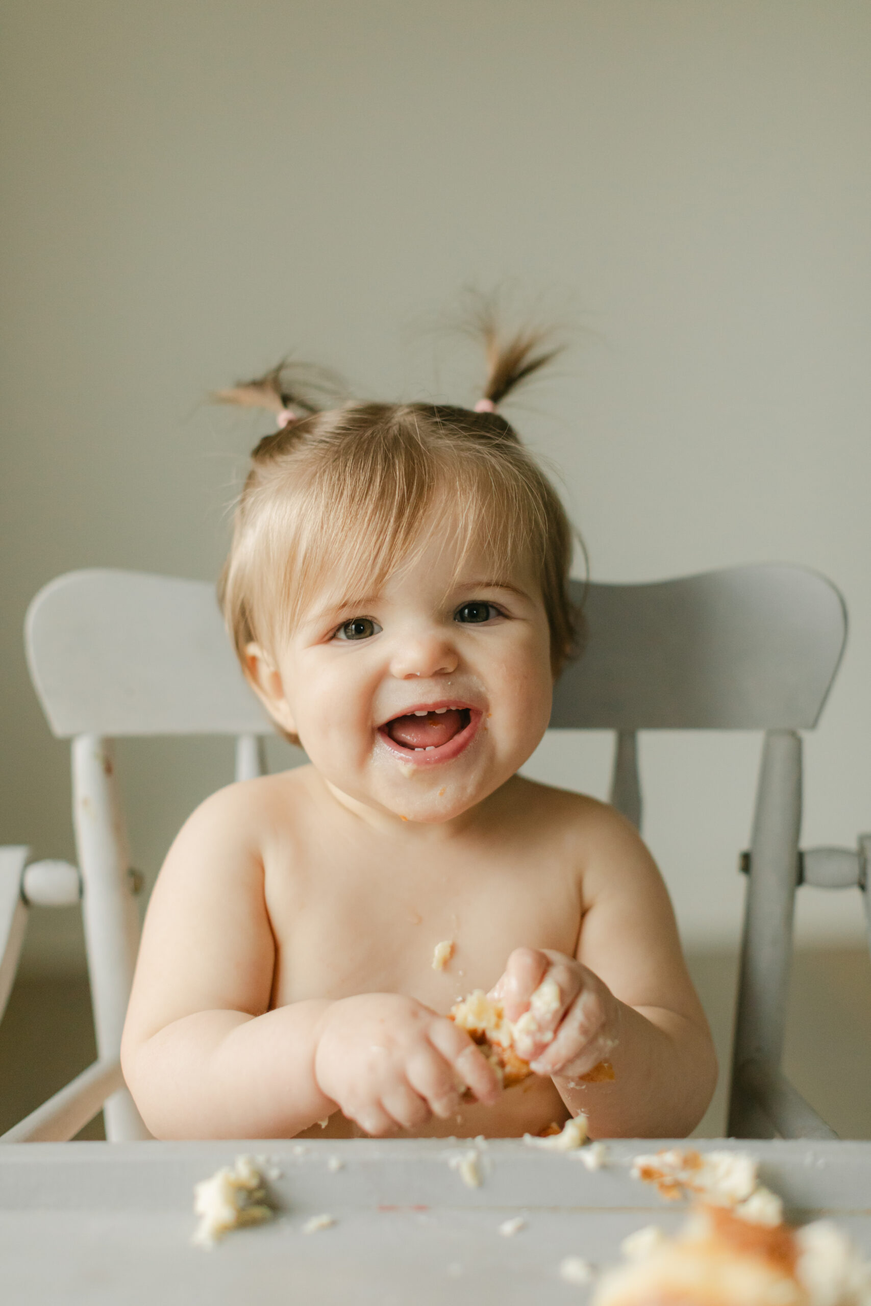 1 year old baby girl. cake smash session
