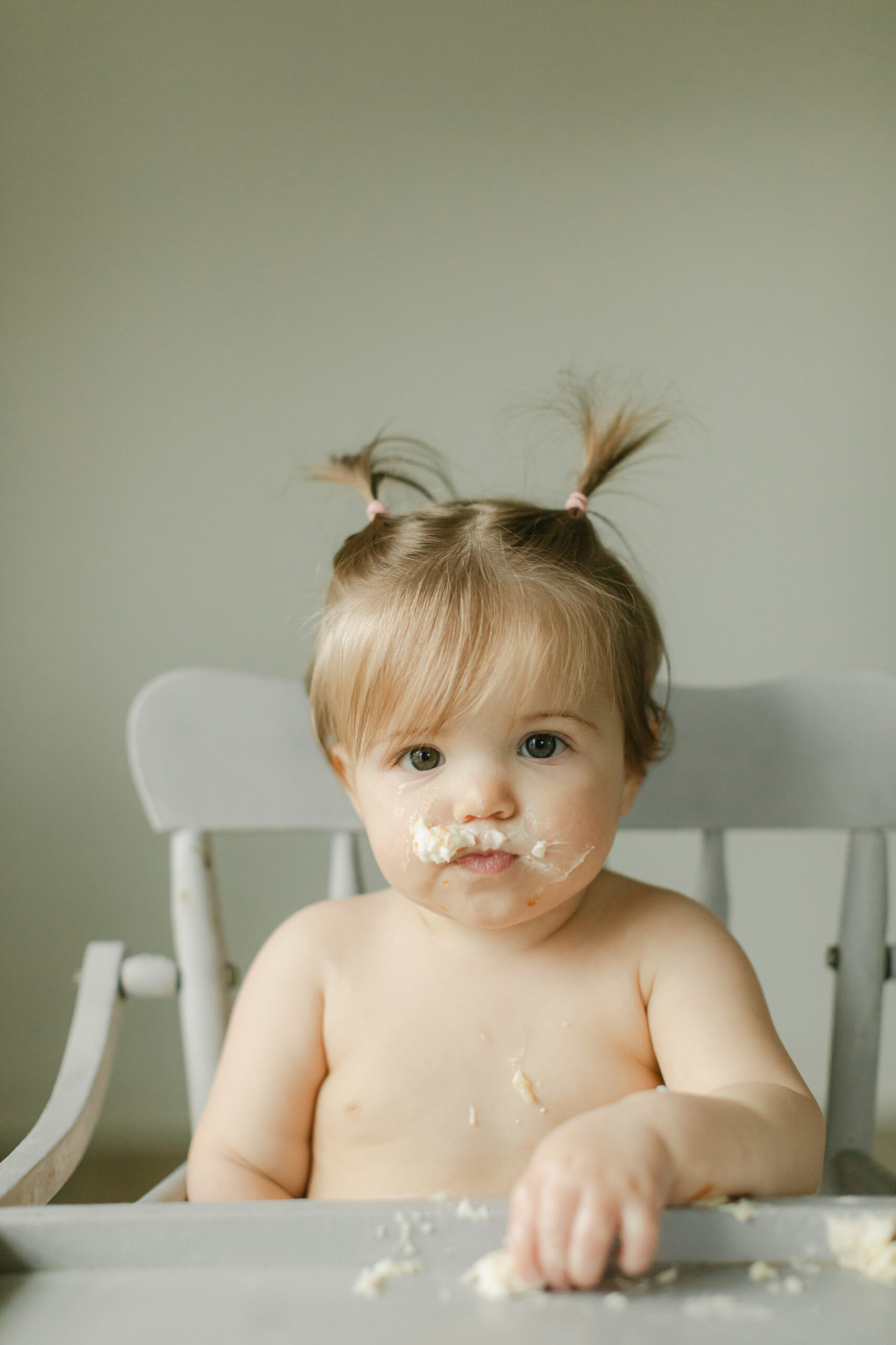 1 year old baby girl. cake smash session