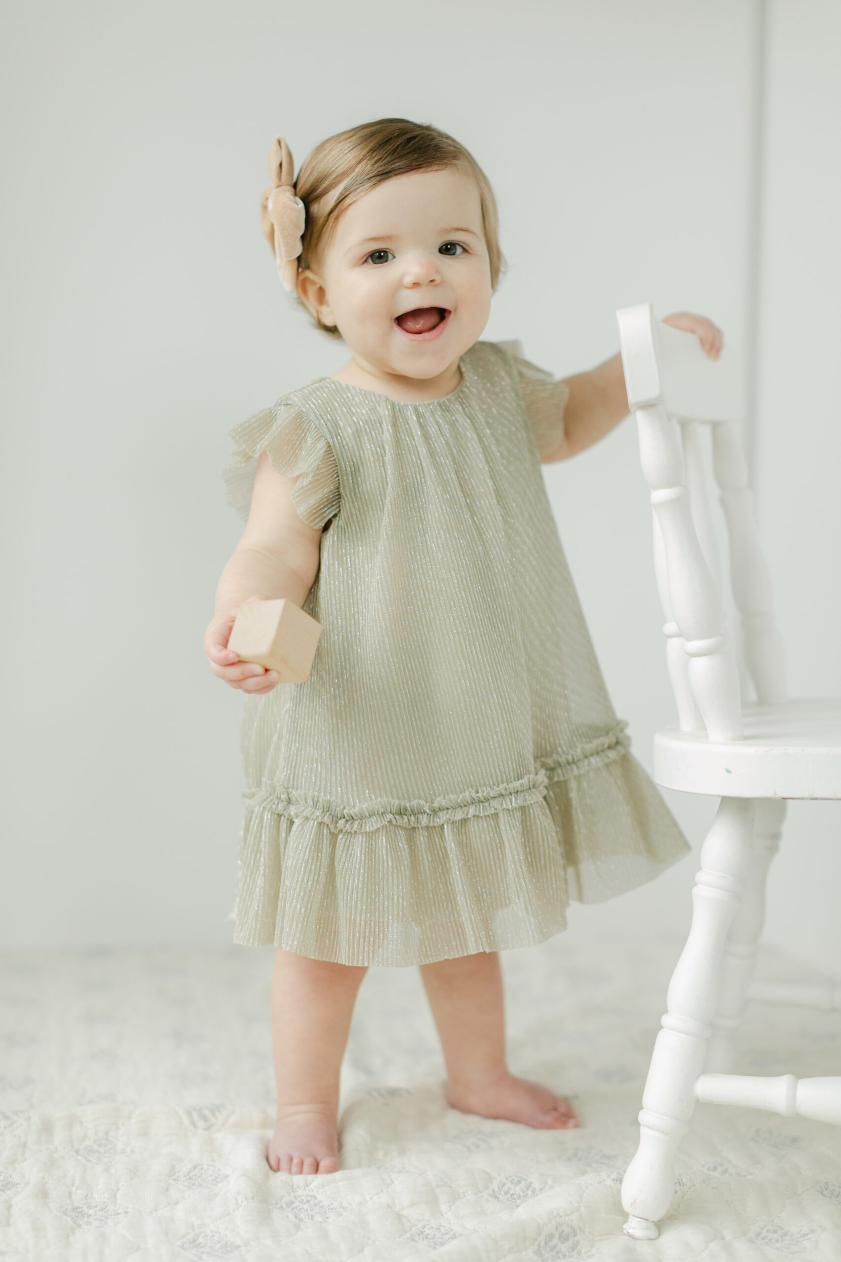 1 year old baby girl. milestone session