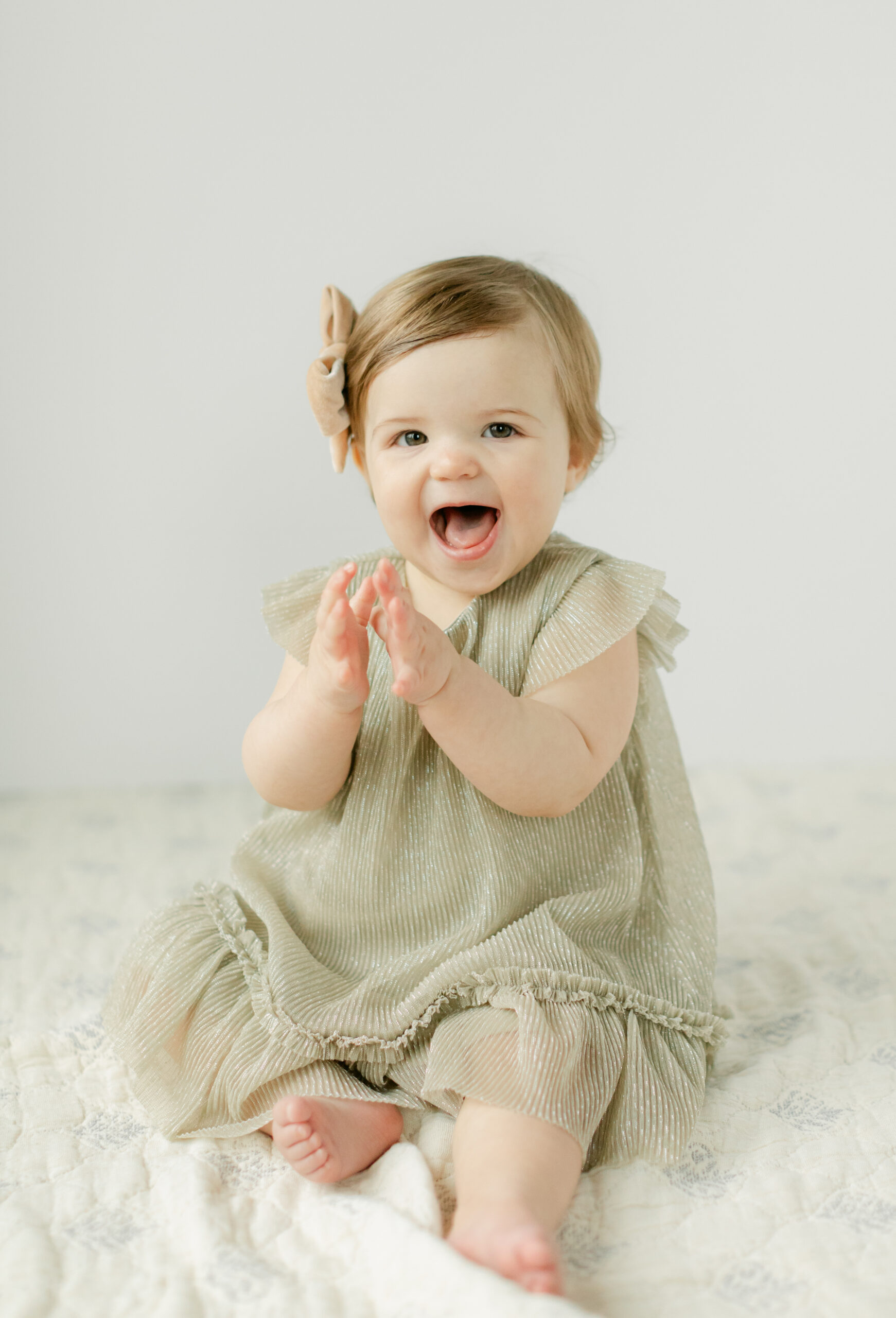 1 year old baby girl. milestone session