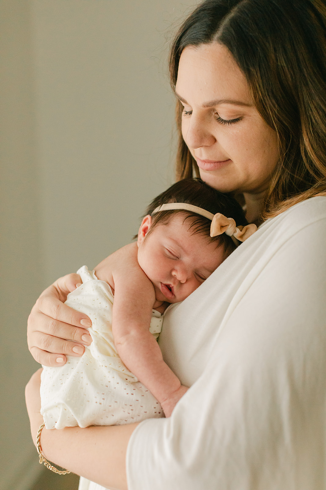 mom and newborn daughter 