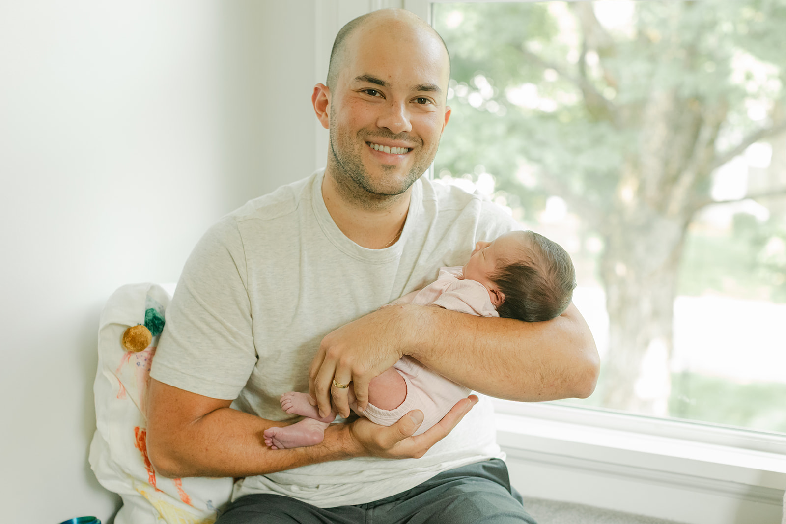 dad and newborn baby