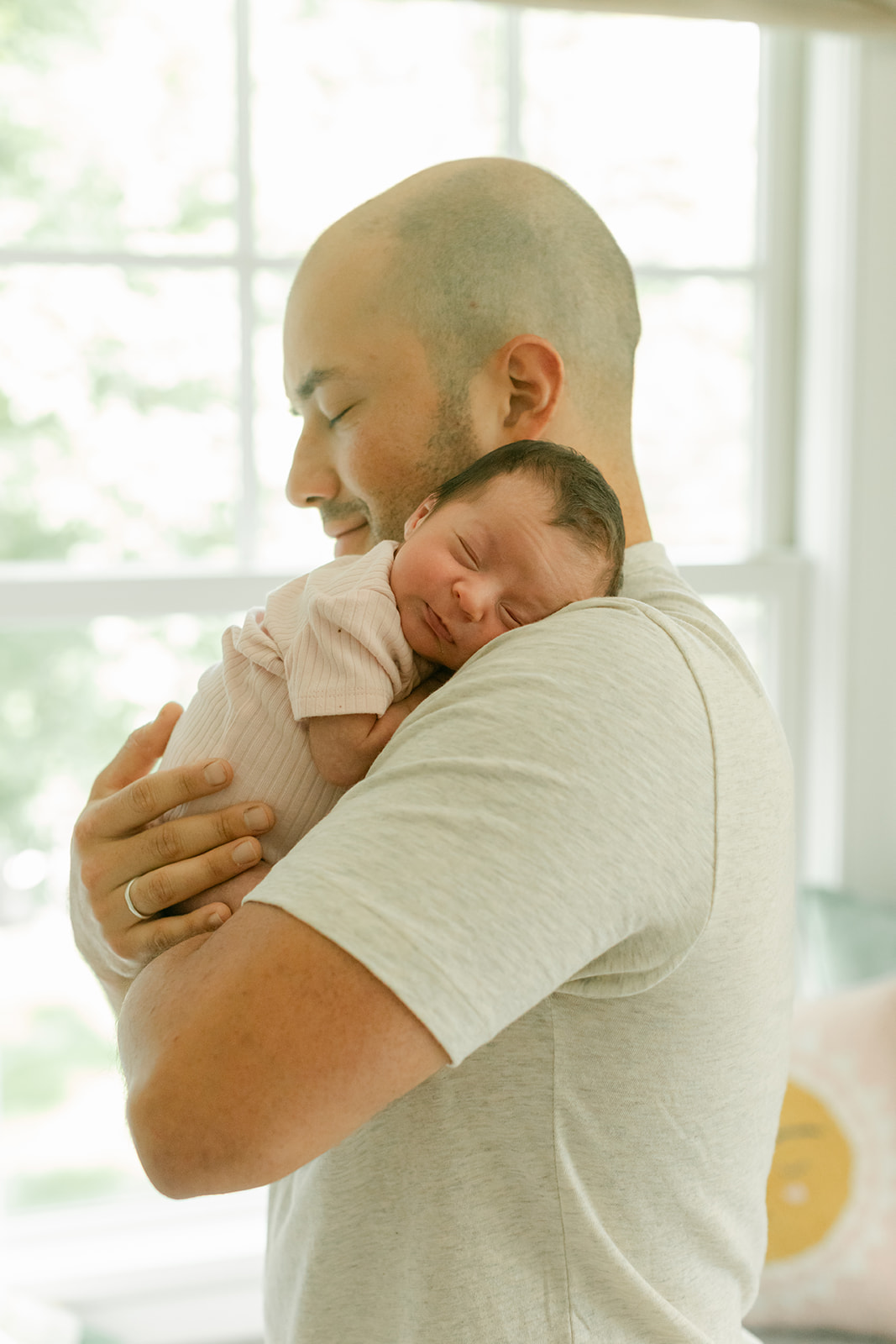 dad and newborn baby