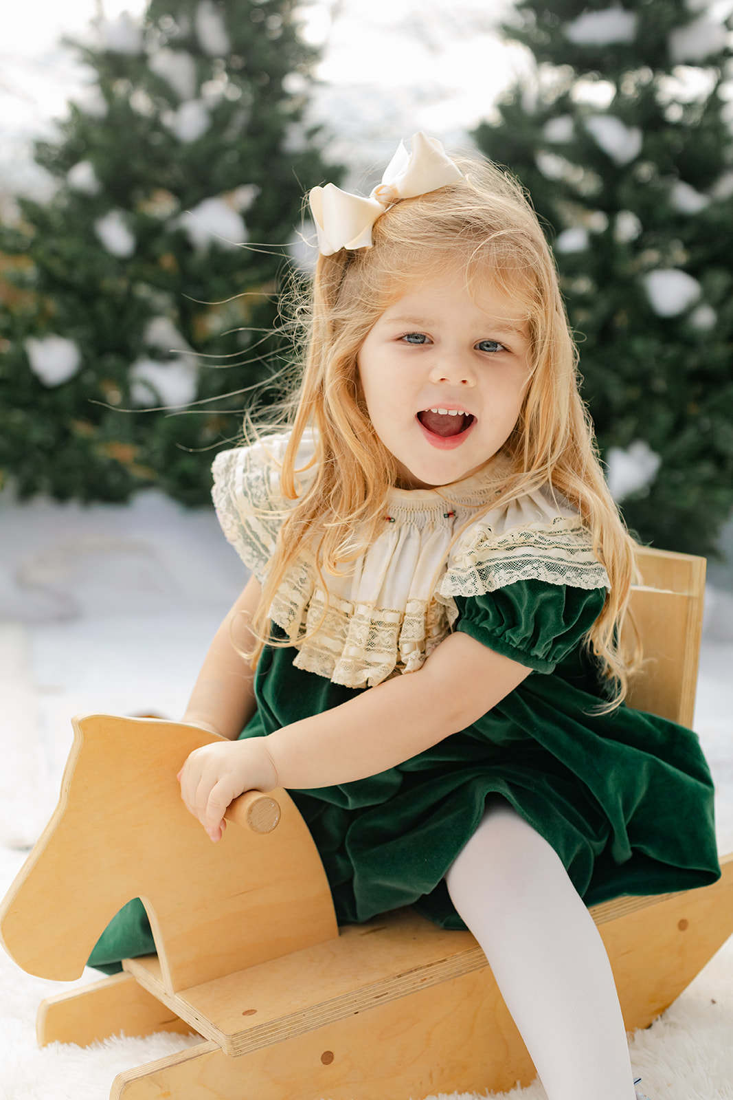 little girl christmas photo 