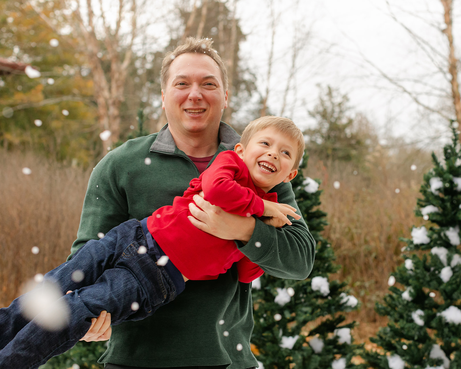 snowy christmas family photos