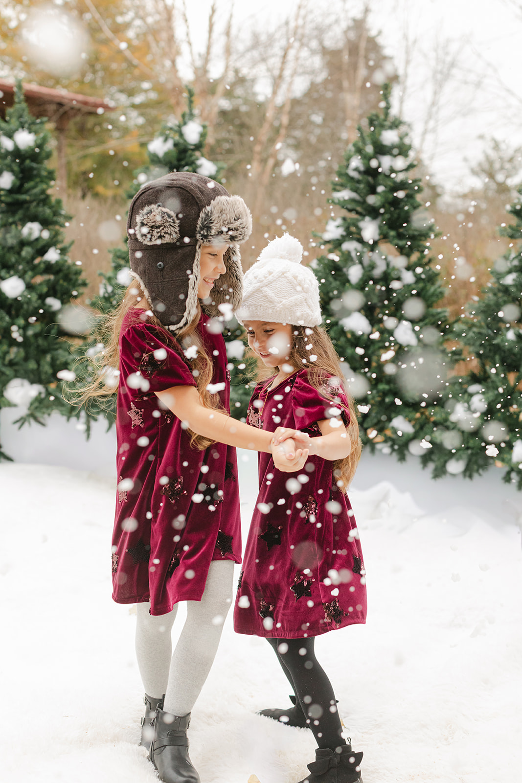 sisters. snowy christmas family photos