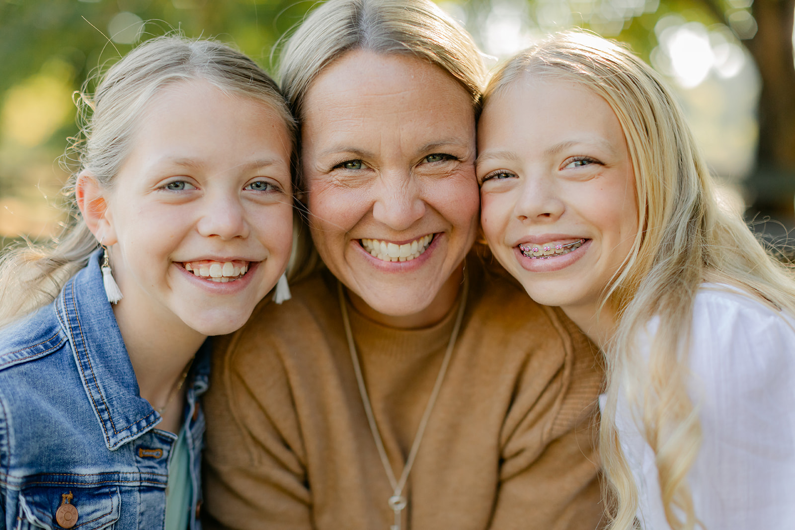 mama and her two teenage daughters 