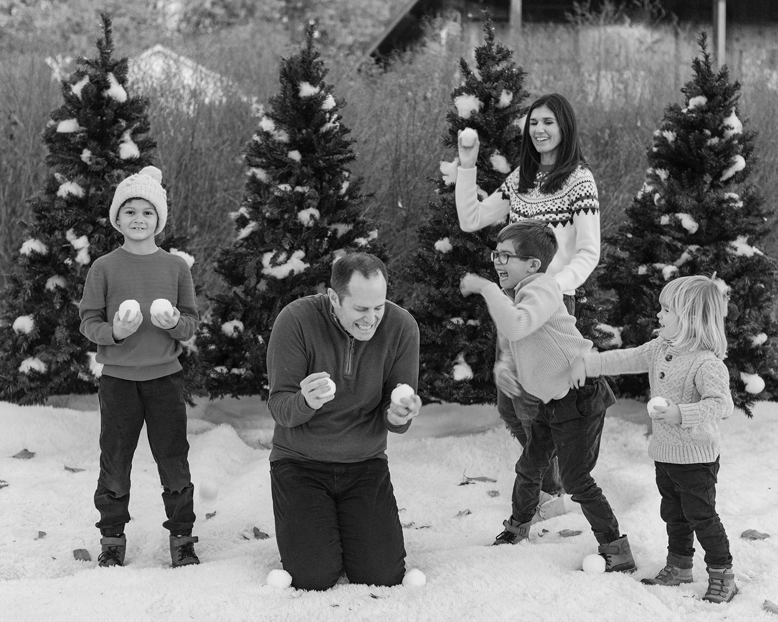 outdoor christmas family photos