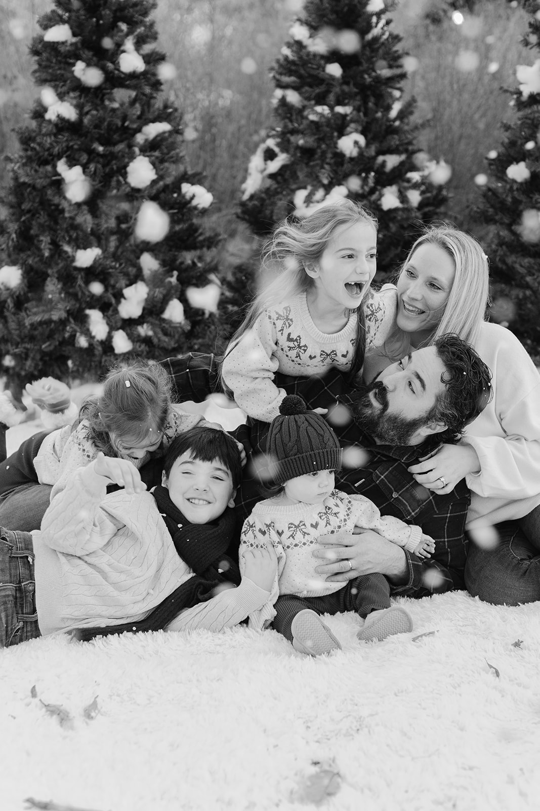 outdoor christmas family photo.