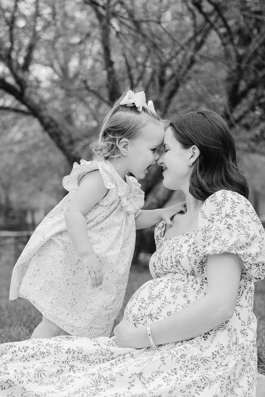 mama and daughter spring family photos