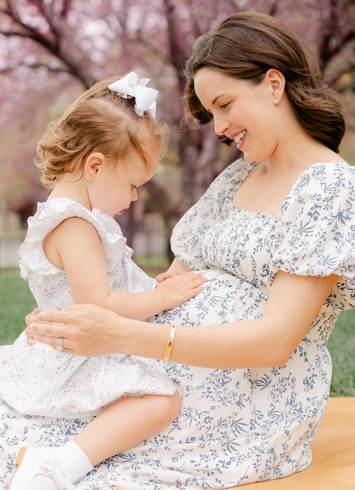 mama and daughter spring family photos