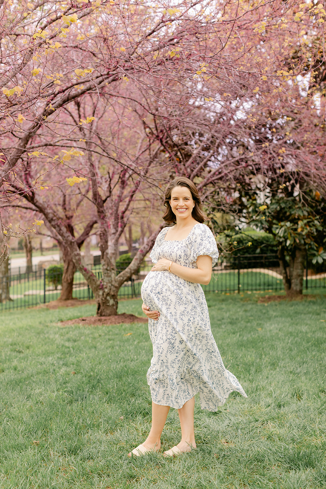 outdoor spring maternity session